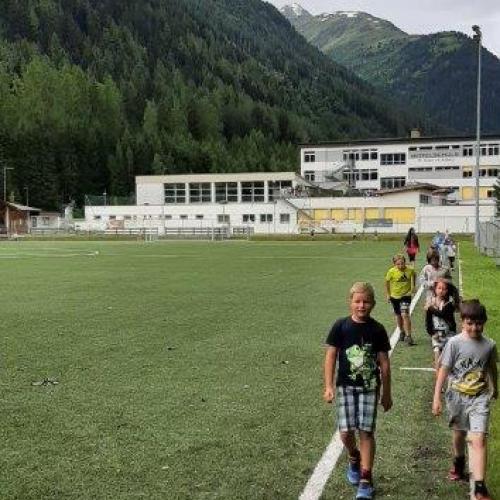Kinder laufen für Kinder 