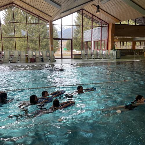 Übung mit Schwimmbrettern
