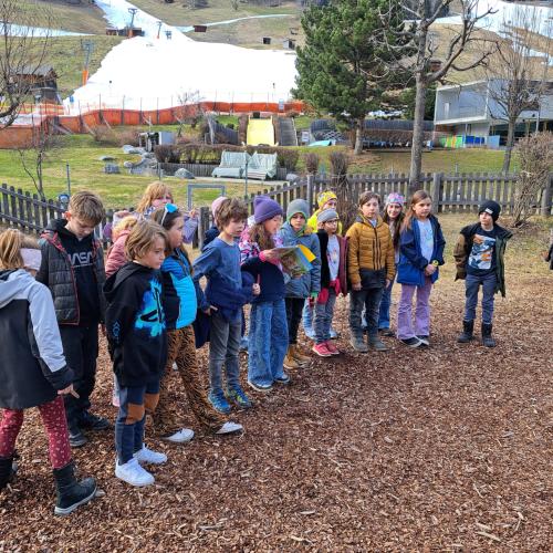 Vorlesen am Spielplatz 
