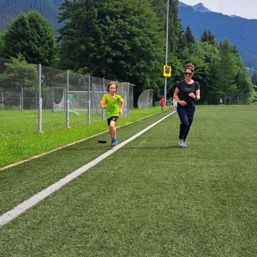 Kinder laufen für Kinder 