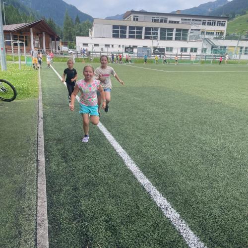 Kinder laufen für Kinder 3