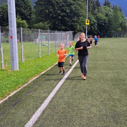 Kinder laufen für Kinder 8