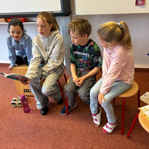 Mittelschüler lesen vor 6