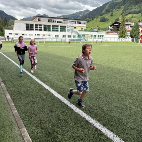 Kinder laufen für Kinder 6
